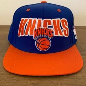 MITCHELL & NESS NEW YORK KNICKS Logo Snapback Hat
